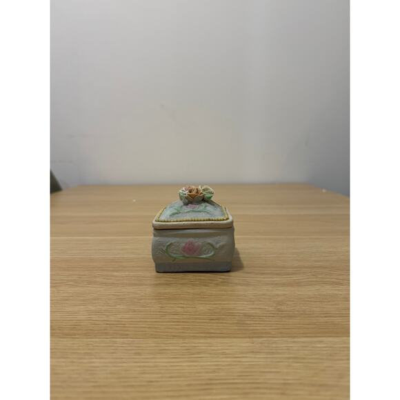 Porcelain Trinket/Jewelry Box Floral and Pastel VINTAGE - Picture 2 of 5